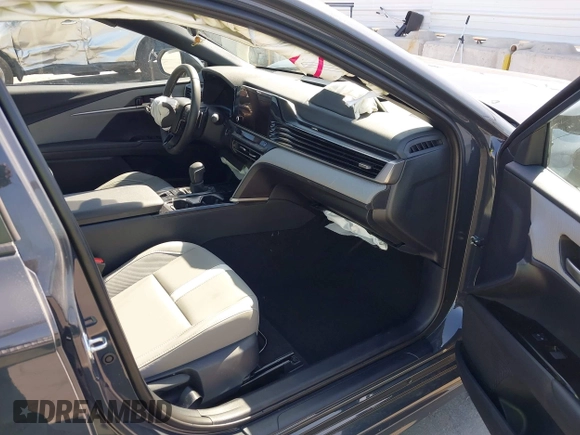 2025 Toyota Camry LE z VIN 4T1DAACK8SU570482, wystawiony jako IAAI lot #42152727 z przebiegiem 4 625 mil mil oraz . Historia ofert i sprzedaży dostępna na DreamBid. Obrazek 5.