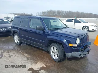 2014 Jeep Patriot Latitude z VIN 1C4NJPFB2ED912570, wystawiony jako IAAI lot #41642979 z przebiegiem 140 897 mil mil oraz . Historia ofert i sprzedaży dostępna na DreamBid. Obrazek 1.