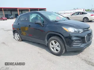 2022 Chevrolet Trax LS with VIN KL7CJNSM8NB550157, listed as a IAAI auction lot 39952108 with 17,287 mi miles. Bid and sale history available at carsss.com. Image 1.