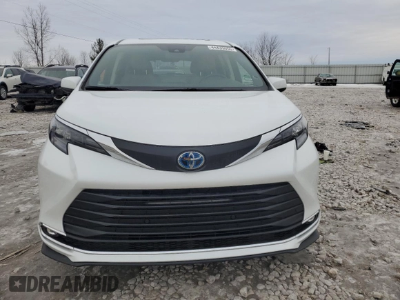 2024 Toyota Sienna XLE with VIN 5TDYSKFC5RS141621, listed as a Copart auction lot 44435555 with 12,971 mi miles and Clean Title. Bid and sale history available at DreamBid. Image 5.
