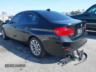 2017 BMW 3 Series 320i z VIN WBA8E1G52HNU15294, wystawiony jako IAAI lot #41980037 z przebiegiem 100 880 mil mil oraz . Historia ofert i sprzedaży dostępna na DreamBid. Obrazek 3.