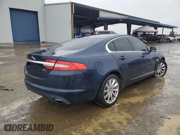 2012 Jaguar XF z VIN SAJWA0FB3CLS49929, wystawiony jako Copart lot #43724565 z przebiegiem 103 457 mil mil oraz Szkody całkowita. Historia ofert i sprzedaży dostępna na DreamBid. Obrazek 3.
