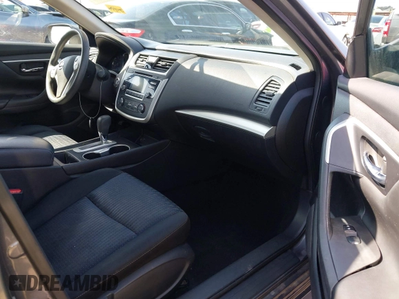 2016 Nissan Altima 2.5 S with VIN 1N4AL3AP0GN389704, listed as a IAAI auction lot 41980365 with 135,682 mi miles. Bid and sale history available at carsss.com. Image 5.