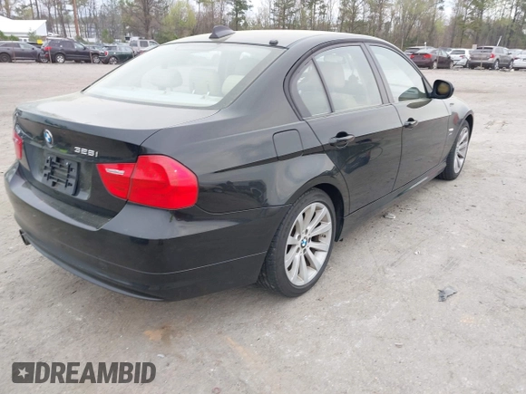 2011 BMW 3 Series 328i xDrive with VIN WBAPK7C55BA818598, listed as a IAAI auction lot 41968173 with 165,683 mi miles. Bid and sale history available at carsss.com. Image 4.