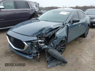 2022 Mazda 3 Carbon Edition z VIN 3MZBPACL2NM310491, wystawiony jako IAAI lot #41981966 z przebiegiem 50 314 mil mil oraz . Historia ofert i sprzedaży dostępna na DreamBid. Obrazek 2.