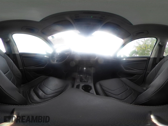 2021 Volkswagen Jetta SEL Premium z VIN 3VWG57BU8MM017203, wystawiony jako IAAI lot #42263741 z przebiegiem 26 556 mil mil oraz . Historia ofert i sprzedaży dostępna na DreamBid. Obrazek 18.