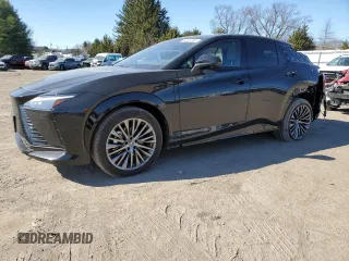 2024 Lexus RZ 450e Premium z VIN JTJAAAAB7RA024307, wystawiony jako Copart lot #50384385 z przebiegiem 3952 mil mil oraz Szkody całkowita. Historia ofert i sprzedaży dostępna na DreamBid. Obrazek 1.