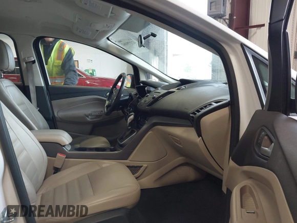 2017 Ford C-Max SE z VIN 1FADP5EU8HL107626, wystawiony jako IAAI lot #42279162 z przebiegiem 79 697 mil mil oraz . Historia ofert i sprzedaży dostępna na DreamBid. Obrazek 5.
