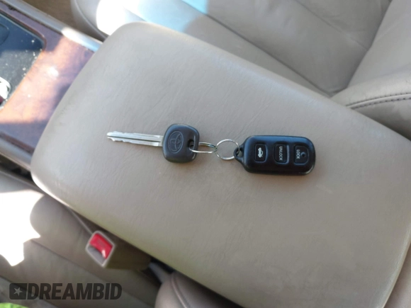 2001 Toyota Avalon XL z VIN 4T1BF28B41U178086, wystawiony jako IAAI lot #42253446 z przebiegiem 249 390 mil mil oraz . Historia ofert i sprzedaży dostępna na DreamBid. Obrazek 11.