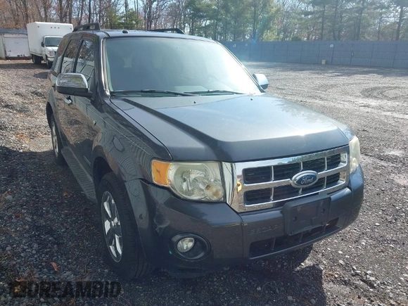 2008 Ford Escape XLT with VIN 1FMCU93108KA52105, listed as a IAAI auction lot 41887169 with 137,539 mi miles. Bid and sale history available at carsss.com. Image 1.