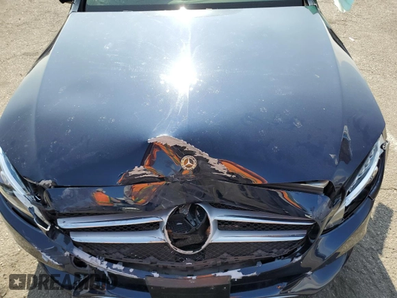 2018 Mercedes-Benz C 300 z VIN 55SWF4JB2JU264063, wystawiony jako Copart lot #55316235 z przebiegiem Nie podano mil oraz Szkoda całkowita • Salvage title. Historia ofert i sprzedaży dostępna na DreamBid. Obrazek 11.