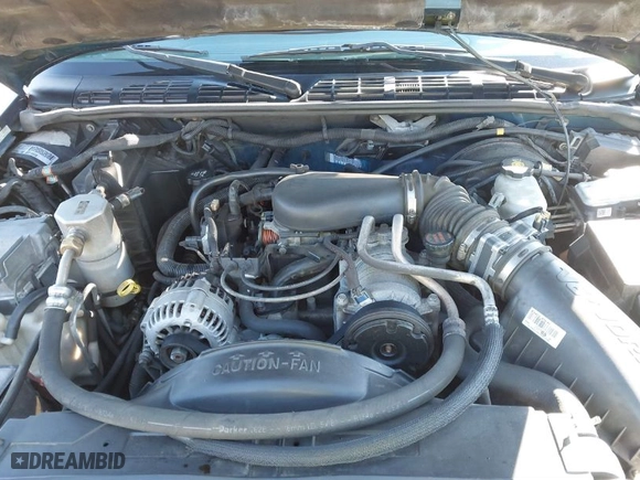 2004 Chevrolet S-10 LS with VIN 1GCDT13X34K137189, listed as a IAAI auction lot 41276103 with 196,184 mi miles. Bid and sale history available at carsss.com. Image 10.