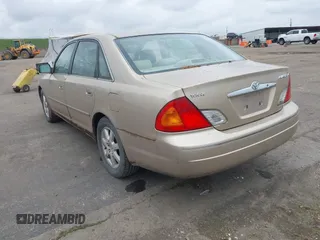 2001 Toyota Avalon XL w/Bucket Seats with VIN 4T1BF28B91U173868, listed as a IAAI auction lot 41721904 with 325,097 mi miles. Bid and sale history available at carsss.com. Image 3.