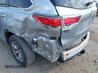 2014 Toyota Highlander XLE z VIN 5TDKKRFH1ES036742, wystawiony jako IAAI lot #42167218 z przebiegiem 165 837 mil mil oraz . Historia ofert i sprzedaży dostępna na DreamBid. Obrazek 6.