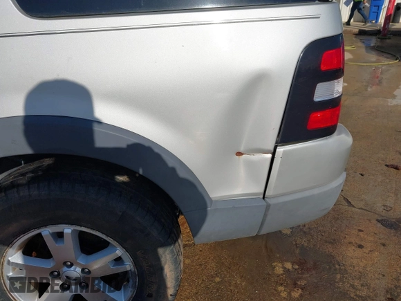 2006 Ford Explorer XLT with VIN 1FMEU73E46ZA26420, listed as a IAAI auction lot 41956971 with 282,677 mi miles. Bid and sale history available at carsss.com. Image 6.