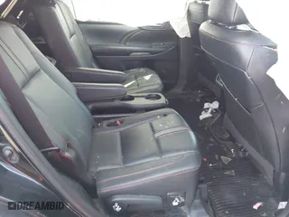 2019 Toyota Highlander SE with VIN 5TDJZRFHXKS606028, listed as a IAAI auction lot 41747582 with 38,689 mi miles. Bid and sale history available at carsss.com. Image 8.
