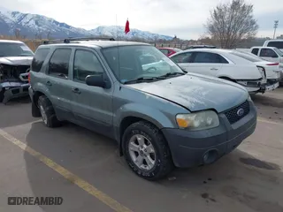2006 Ford Escape XLT with VIN 1FMCU93186KC50556, listed as a IAAI auction lot 41712475 with 169,498 mi miles. Bid and sale history available at carsss.com. Image 1.
