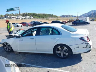 2019 Mercedes-Benz E 300 with VIN WDDZF4JB8KA505980, listed as a IAAI auction lot 41611693 with Not Provided miles and . Bid and sale history available at DreamBid. Image 14.