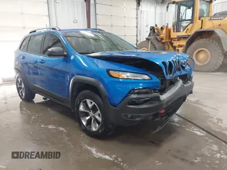 2017 Jeep Cherokee Trailhawk z VIN 1C4PJMBSXHW599564, wystawiony jako IAAI lot #41724862 z przebiegiem 103 832 mil mil oraz . Historia ofert i sprzedaży dostępna na DreamBid. Obrazek 1.
