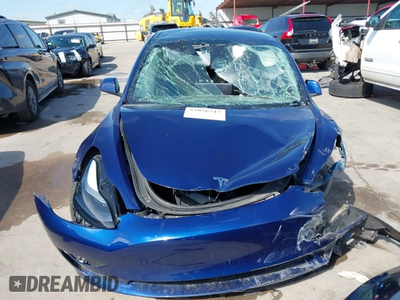 2023 Tesla Model 3 z VIN 5YJ3E1EA8PF403743, wystawiony jako IAAI lot #42076747 z przebiegiem 58 399 mil mil oraz . Historia ofert i sprzedaży dostępna na DreamBid. Obrazek 13.