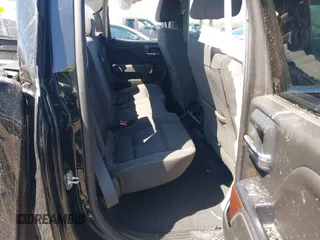 2019 GMC Sierra 1500 SLE z VIN 2GTV2MEC5K1105649, wystawiony jako IAAI lot #42039152 z przebiegiem 68 640 mil mil oraz . Historia ofert i sprzedaży dostępna na DreamBid. Obrazek 8.