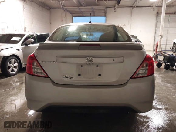 2017 Nissan Versa SV z VIN 3N1CN7AP6HK451461, wystawiony jako IAAI lot #41353549 z przebiegiem 108 075 mil mil oraz . Historia ofert i sprzedaży dostępna na DreamBid. Obrazek 16.