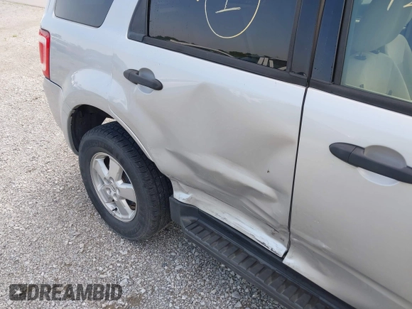 2008 Ford Escape XLT с VIN 1FMCU93128KC01646, выставлен на аукционе IAAI как лот 42372522 с пробегом 211 988 миль миль и . История ставок и продаж доступна на DreamBid. Изображение 6.