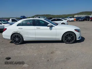 2019 Mercedes-Benz C 300 z VIN 55SWF8DB4KU285419, wystawiony jako IAAI lot #41977720 z przebiegiem 75 156 mil mil oraz . Historia ofert i sprzedaży dostępna na DreamBid. Obrazek 13.