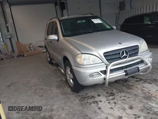2002 Mercedes-Benz M 320/430/500 z VIN 4JGAB54E02A323510, wystawiony jako IAAI lot #42192613 z przebiegiem 211 199 mil mil oraz . Historia ofert i sprzedaży dostępna na DreamBid. Obrazek 1.