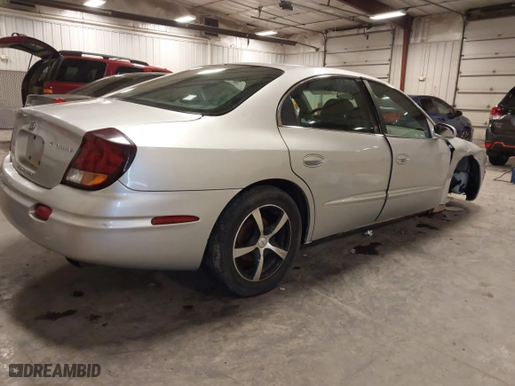 2001 Oldsmobile Aurora with VIN 1G3GS64C214111868, listed as a IAAI auction lot 41721992 with 146,785 mi miles. Bid and sale history available at carsss.com. Image 4.