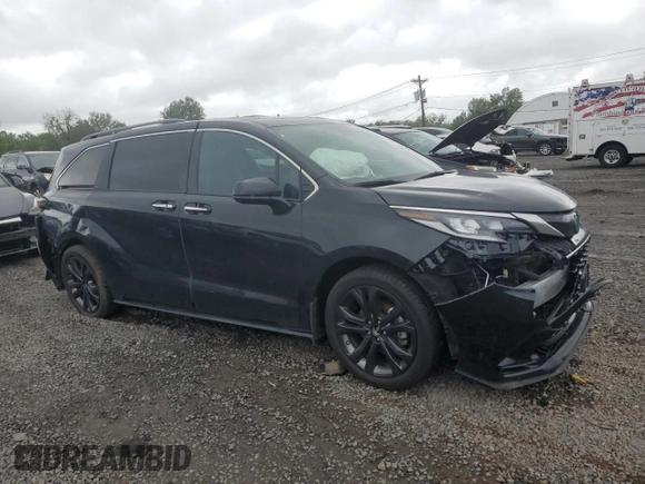 2024 Toyota Sienna XSE z VIN 5TDDRKEC3RS218854, wystawiony jako Copart lot #57658695 z przebiegiem 8 771 mil mil oraz Szkoda całkowita • Salvage title. Historia ofert i sprzedaży dostępna na DreamBid. Obrazek 4.