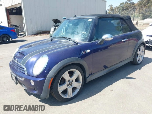 2005 MINI Convertible S с VIN WMWRH33435TF81760, выставлен на аукционе IAAI как лот 41993851 с пробегом 121 430 миль миль и . История ставок и продаж доступна на DreamBid. Изображение 2.