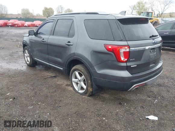 2017 Ford Explorer XLT z VIN 1FM5K8D81HGC44477, wystawiony jako IAAI lot #42017272 z przebiegiem Nie podano mil oraz . Historia ofert i sprzedaży dostępna na DreamBid. Obrazek 3.