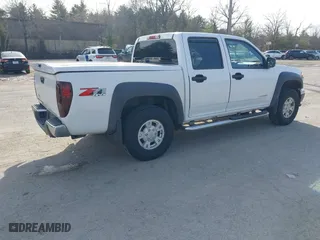2005 Chevrolet Colorado 1SC LS Z85 with VIN 1GCDT136558110145, listed as a IAAI auction lot 41950268 with 157,990 mi miles. Bid and sale history available at carsss.com. Image 4.