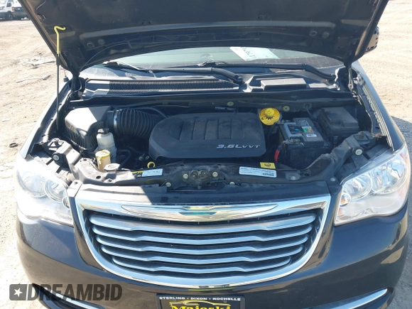 2015 Chrysler Town & Country Touring with VIN 2C4RC1BG0FR672993, listed as a IAAI auction lot 41797935 with 116,815 mi miles. Bid and sale history available at carsss.com. Image 10.
