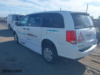 2019 Dodge Grand Caravan SE with VIN 2C7WDGBG7KR808178, listed as a IAAI auction lot 39601907 with 128,458 mi miles. Bid and sale history available at carsss.com. Image 3.
