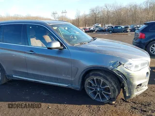 2017 BMW X5 xDrive35i z VIN 5UXKR0C51H0U53611, wystawiony jako IAAI lot #41574622 z przebiegiem 76 825 mil mil oraz . Historia ofert i sprzedaży dostępna na DreamBid. Obrazek 17.