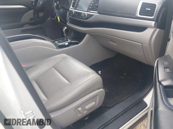 2017 Toyota Highlander XLE with VIN 5TDKZRFH2HS517308, listed as a IAAI auction lot 42170331 with 149,176 mi miles and . Bid and sale history available at DreamBid. Image 5.