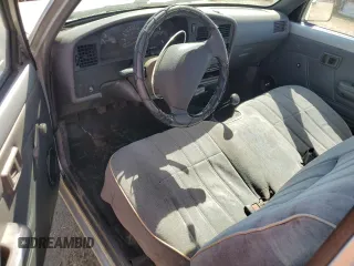 1992 Toyota Pickup z VIN JT4RN81A1N0094217, wystawiony jako Copart lot #56062545 z przebiegiem 242 256 mil mil oraz Szkoda całkowita • Salvage title. Historia ofert i sprzedaży dostępna na DreamBid. Obrazek 8.