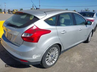 2013 Ford Focus Electric с VIN 1FADP3R40DL364398, выставлен на аукционе IAAI как лот 42509482 с пробегом 87 611 миль миль и . История ставок и продаж доступна на DreamBid. Изображение 4.