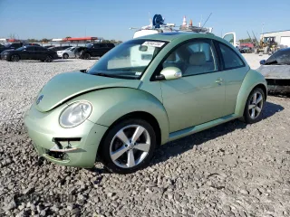 2007 Volkswagen New Beetle Coupe with VIN 3VWSW31C67M510987, listed as a Copart auction lot 76348734 with 161,202 mi miles and Salvage Title. Bid and sale history available at carsss.com. Image 1.
