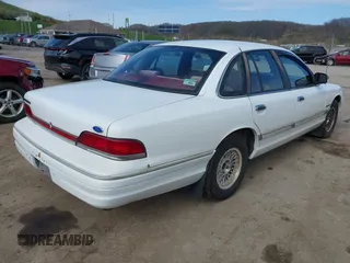 1993 Ford Crown Victoria z VIN 2FACP74W2PX101414, wystawiony jako IAAI lot #42001080 z przebiegiem 76 046 mil mil oraz . Historia ofert i sprzedaży dostępna na DreamBid. Obrazek 4.