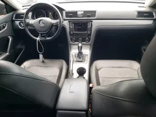 2019 Volkswagen Passat Wolfsburg Edition z VIN 1VWLA7A34KC012047, wystawiony jako Copart lot #53572365 z przebiegiem 84 103 mil mil oraz Szkoda całkowita • Salvage title. Historia ofert i sprzedaży dostępna na DreamBid. Obrazek 8.