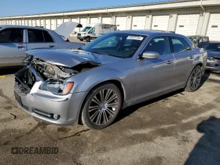 2013 Chrysler 300 with VIN 2C3CCABT1DH698500, listed as a Copart auction lot 43929195 with 95,376 mi miles and Salvage Title. Bid and sale history available at carsss.com. Image 1.
