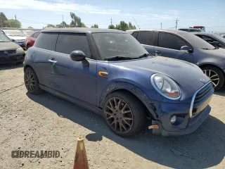 2018 MINI Hardtop Cooper z VIN WMWXP5C59J2G62969, wystawiony jako Copart lot #58229175 z przebiegiem 86 214 mil mil oraz Szkoda całkowita • Salvage title. Historia ofert i sprzedaży dostępna na DreamBid. Obrazek 4.