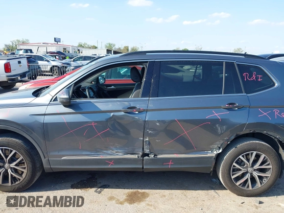 2020 Volkswagen Tiguan SE with VIN 3VV3B7AXXLM137641, listed as a IAAI auction lot 41830400 with 68,067 mi miles and . Bid and sale history available at DreamBid. Image 13.