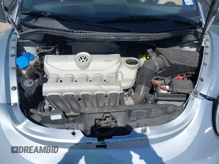 2010 Volkswagen New Beetle Coupe with VIN 3VWPG3AG0AM002088, listed as a IAAI auction lot 42014379 with 81,832 mi miles. Bid and sale history available at carsss.com. Image 10.