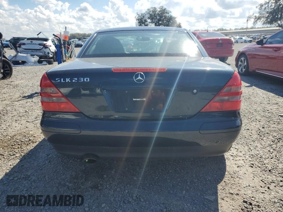 1998 Mercedes-Benz SLK 230/320 z VIN WDBKK47F9WF019235, wystawiony jako Copart lot #46457955 z przebiegiem Nie podano mil oraz Nie do naprawy • Non repairable. Historia ofert i sprzedaży dostępna na DreamBid. Obrazek 6.