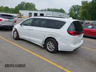 2022 Chrysler Pacifica Touring L with VIN 2C4RC1BG3NR149675, listed as a IAAI auction lot 42470593 with 59,956 mi miles and . Bid and sale history available at DreamBid. Image 3.