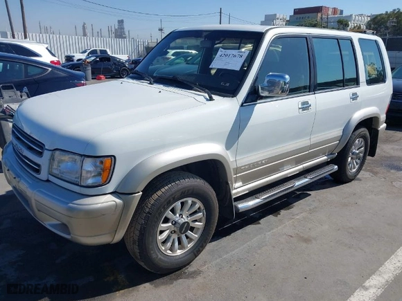 2002 Isuzu Trooper S with VIN JACDS58X227J04699, listed as a IAAI auction lot 42017678 with 177,066 mi miles. Bid and sale history available at carsss.com. Image 2.